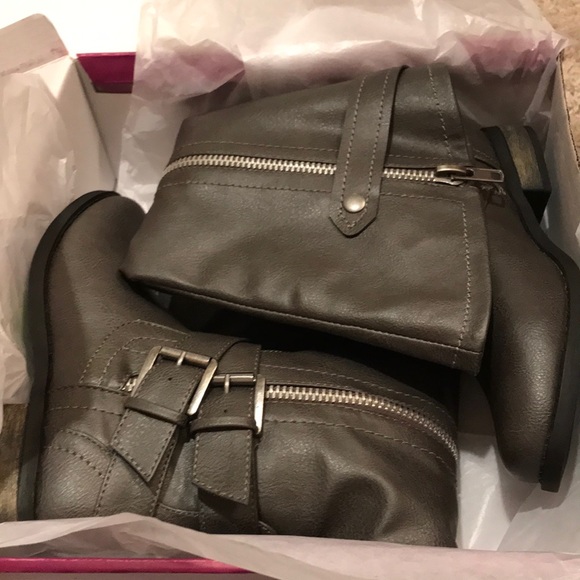 NWT RAMPAGE HANSEL GREY WIDE TALL BOOTS 6 - Picture 3 of 8